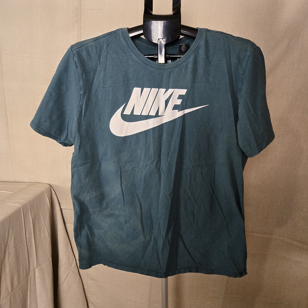 Nike The Nike Tee Athletic Cut Men's Large Green T-Shirt